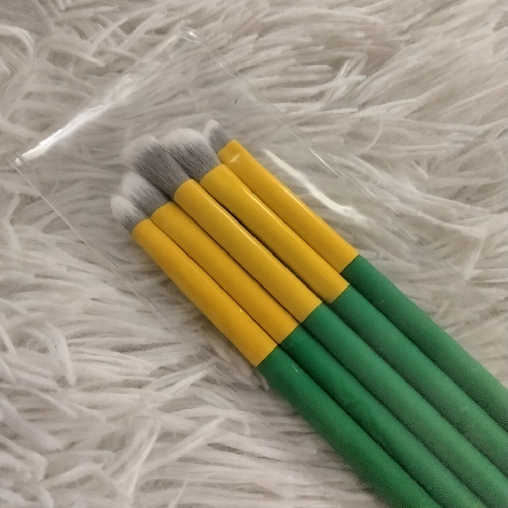 🆕 Lavish 5 piece eye brush set